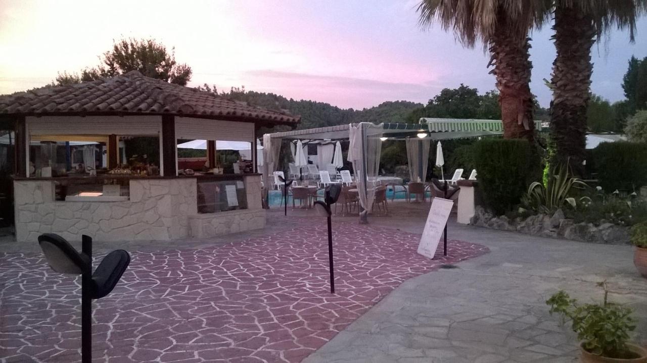 Aquarius Hotel Fourka Ngoại thất bức ảnh